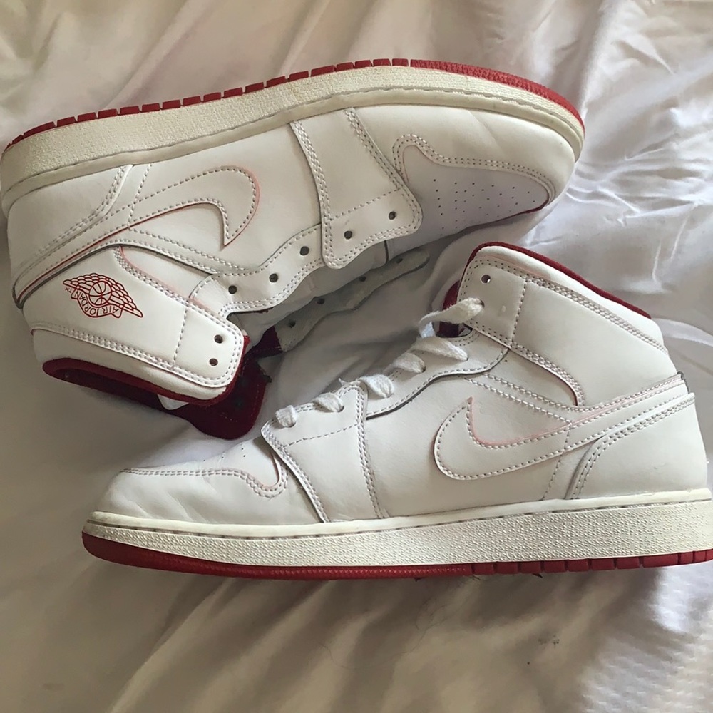 AIR JORDAN 1 RETRO MID 'WHITE GYM RED'